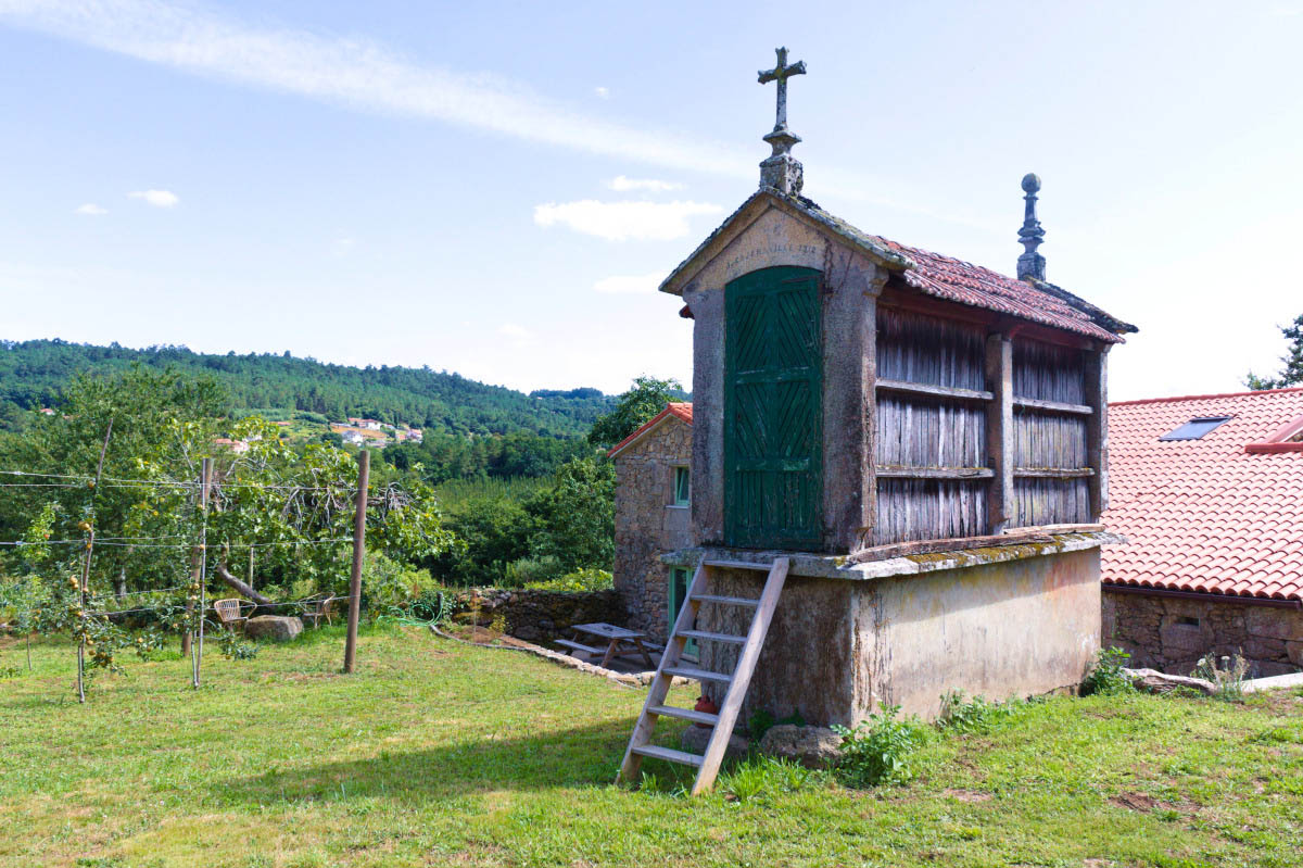 hórreo en la finca