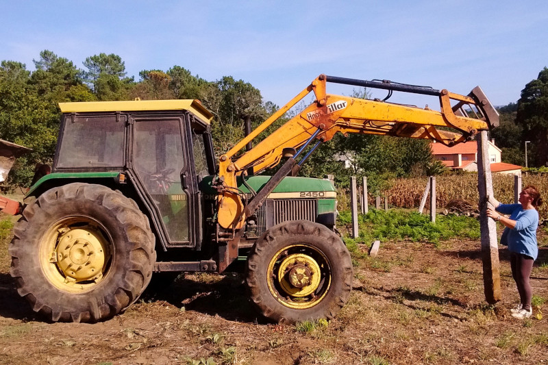 tractor en la finca